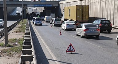Polis şüphelenip kimlik sordu, kaçan şahıs alt geçit köprüsü üzerinden yola atladı