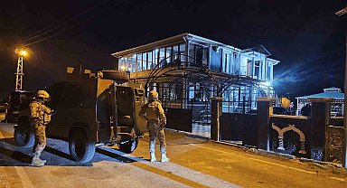 Polise silah gösteren şahsı yakalamak için operasyon düzenlendi