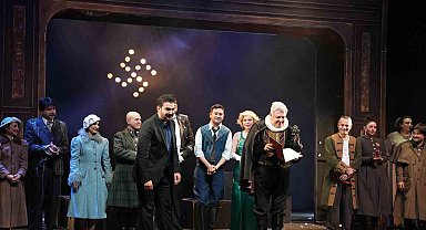 "Yaşamak mı Yoksa Ölmek mi?" Adana'da alkış topladı