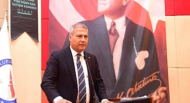 Rektör Adıgüzel '14. Uluslararası Yeni Dünyada İletişim Kongresi'nin açılışında konuştu