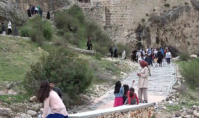 Restorasyonu tamamlanan eski Kahta Kalesi'ne ziyaretçi akını