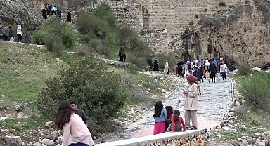Restorasyonu tamamlanan eski Kahta Kalesi'ne ziyaretçi akını