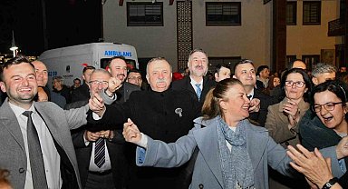 Romanlar günlerini dans ederek kutladı