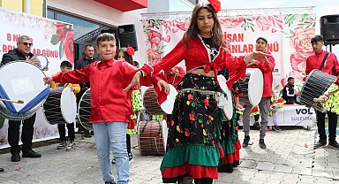 Romanlar Günü renkli görüntülerle kutlandı: Taburelere çıkıp oynadılar