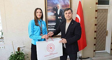 Şampiyon Eylül Aygül memleketinde ödüllendirdi