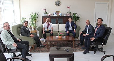 Şampiyon Kamal'dan Kaymakam Özdemir ve Başkan Dönmez'e ziyaret