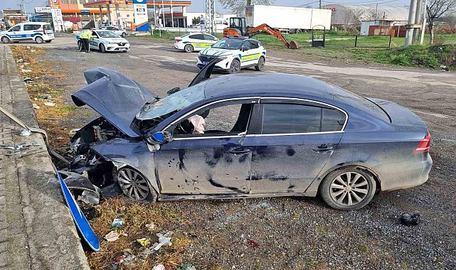 Samsun'da otomobil duvara çarptı: 2 yaralı