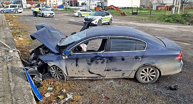 Samsun'da otomobil duvara çarptı: 2 yaralı