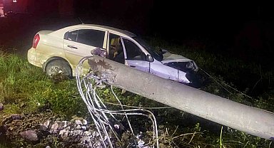 Samsun'da otomobil elektrik direğine çarptı: 1 yaralı