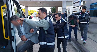 Samsun'da silah kaçakçılığı operasyonu zanlıları adliyeye sevk edildi