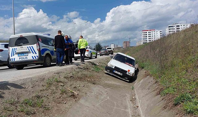 Samsun'da yoldan çıkan otomobil su kanalına girdi: 1 yaralı