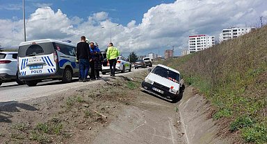 Samsun'da yoldan çıkan otomobil su kanalına girdi: 1 yaralı