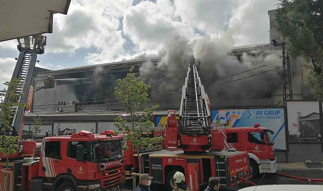 Sancaktepe'de iş merkezinde çıkan yangın kontrol altına alındı