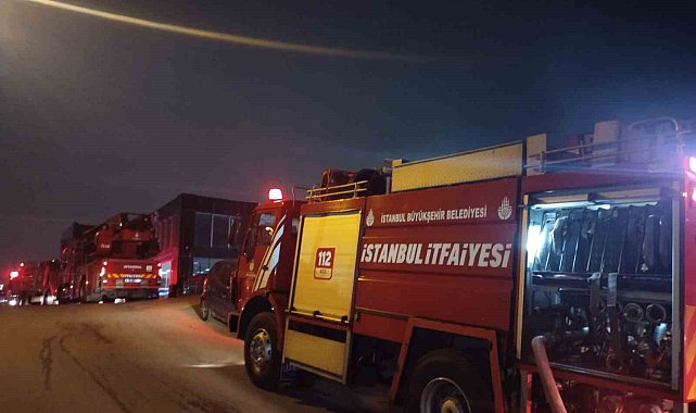 Sancaktepe'de oto galericiler sitesinde yangın