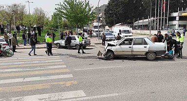 Şanlıurfa'da 2 otomobil çarpıştı: 8 yaralı