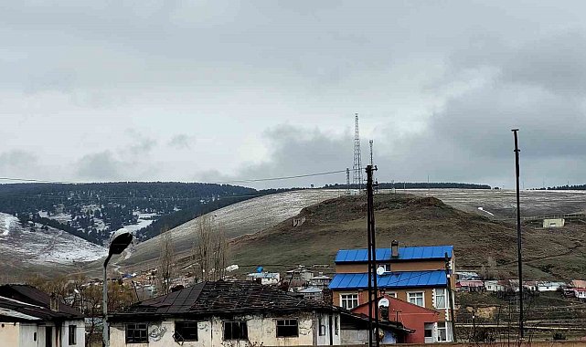 Sarıkamış'ta yüksek kesimlere Nisan karı