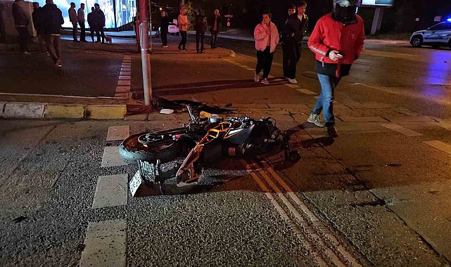 Sarıyer'de kontrolden çıkan motosiklet otomobile çarptı: 2 ağır yaralı