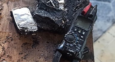 Şarjdaki telefonun bataryası patladı