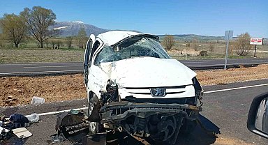 Şarkikaraağaç'ta takla atan otomobilin sürücüsü yaralandı