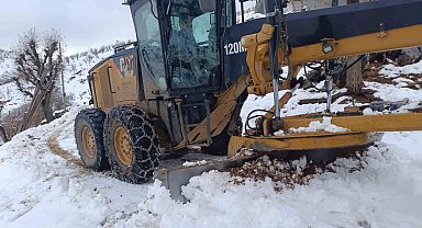 Sason'da kardan kapanan 60 yerleşim yolu ulaşıma açıldı