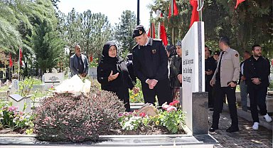 Şehit Uzman Jandarma Mustafa Uğurelli kabri başında dualarla anıldı