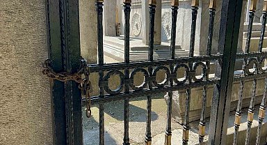 Şehzadebaşı Camii haziresi eski günlerine dönmeyi bekliyor