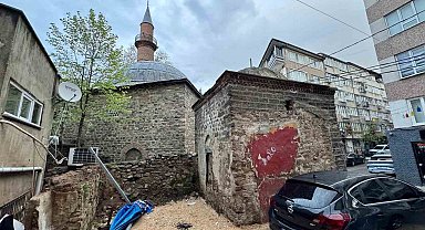 Şeker Hoca Camii ve türbesi çevre düzenlemesi bekliyor