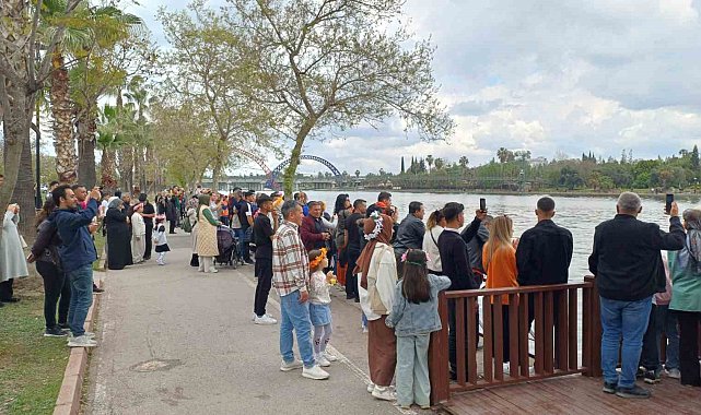Seyhan Nehri'nde kano ile Su Korteji
