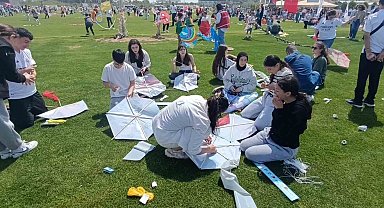 Şiddetli rüzgar uçurtmaları birbirine doladı, öğrencilerin keyifleri yarıda kaldı