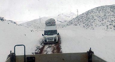Siirt'te karda mahsur kalan yolcular kurtarıldı