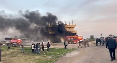 Silahlı saldırıda ölen şahsın yakınları, husumetlilerinin evini ateşe verdi