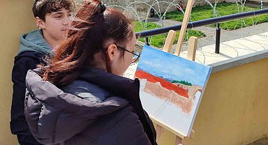 Sinop'ta öğrenciler tarihi yapıları resmetti