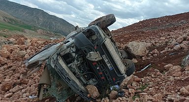 Şırnak'ta beton mikseri devrildi: 2 yaralı