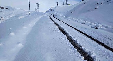 Şirvan'da kar nedeniyle kapanan köy yolu ulaşıma açıldı