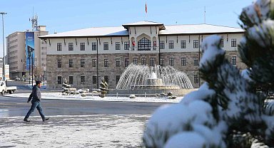Sivas Nisan ayında buz tuttu