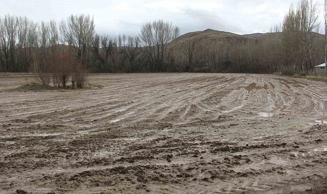 Sivas'ta sağanak yağış ve su taşkınları tarım arazilerine zarar verdi