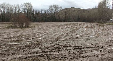 Sivas'ta sağanak yağış ve su taşkınları tarım arazilerine zarar verdi