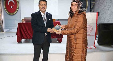 Sivas'ta veliler "Ebeveyn Okulu" kursuna katıldı