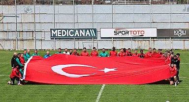 Sivasspor antrenmanda dev Türk bayrağı açtı