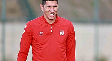 Sivasspor'da kaleci Djordje Nikolic sakatlandı