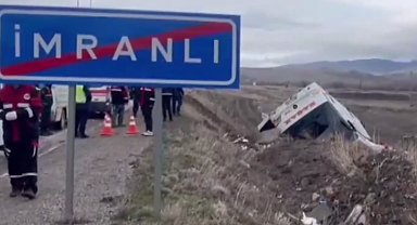 Sivas'ta otobüs devrildi: 2 ölü, 23 yaralı