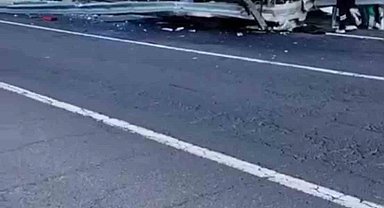 Siverek-Diyarbakır kara yolunda devrilen tırın sürücüsü hayatını kaybetti
