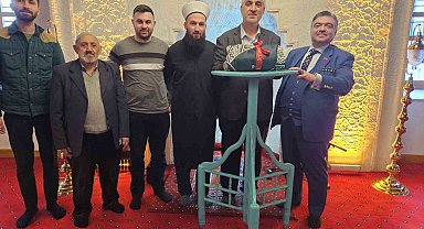 Sivrihisar Ulu Camii'ne Saç-ı Şerif'i bağışladı