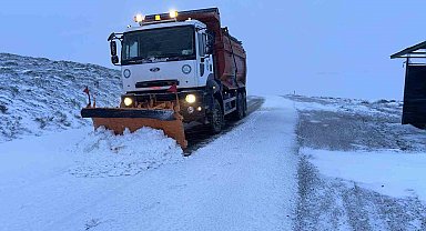 Sivrihisar ve Seyitgazi'de kar küreme ve tuzlama çalışmaları başladı