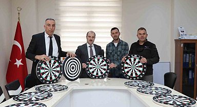 Siyah İnci Motosikletlilerden dart turnuvasına destek