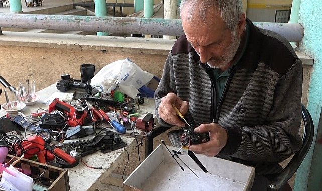 Şoförlüğü bıraktı, 10 yıldır oyuncak tamir ediyor