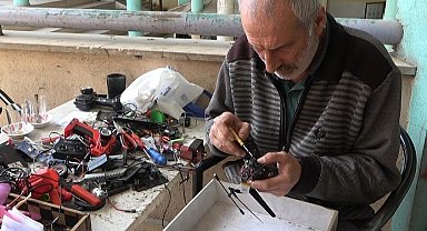 Şoförlüğü bıraktı, 10 yıldır oyuncak tamir ediyor