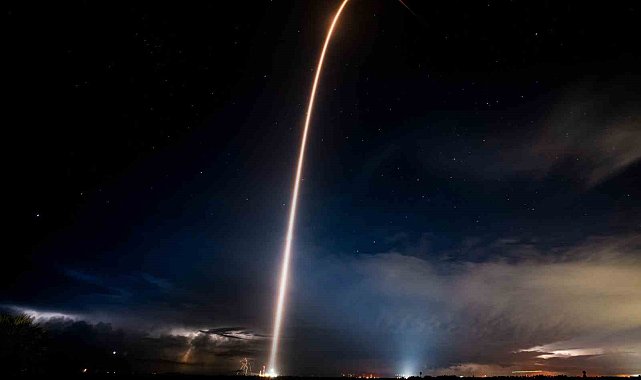 SpaceX, kutup yörüngesine ilk insanlı uzay uçuşunu gerçekleştirdi