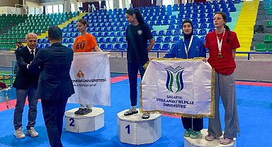 SUBÜ öğrencilerinden Taekwondo'da 3 madalya