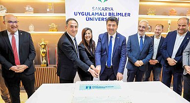 SUBÜ, tam kurumsal akreditasyonunu kutladı